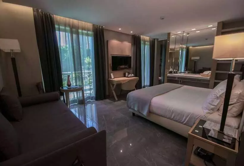 Mini Suite, Forum