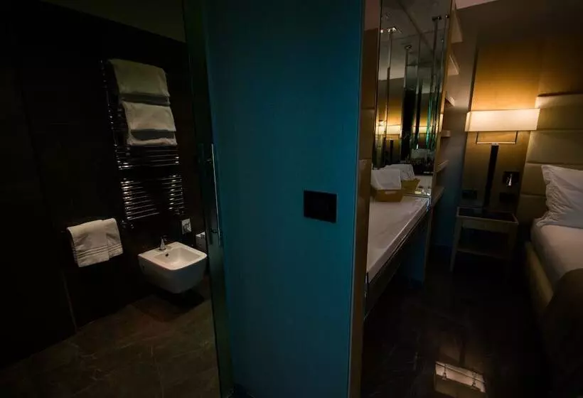 Mini Suite, Forum