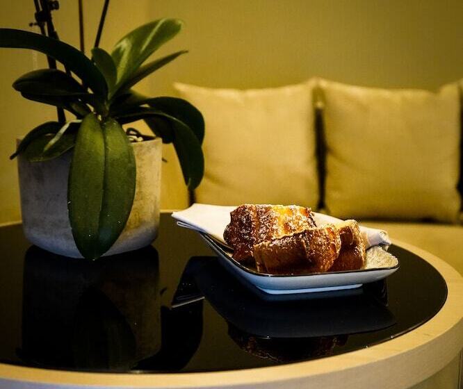 חדר דלוקס, Forum