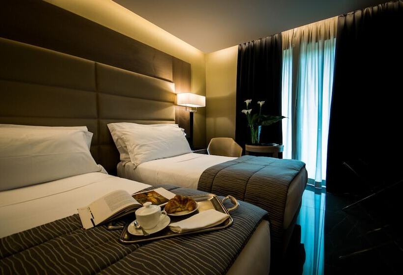 חדר דלוקס, Forum