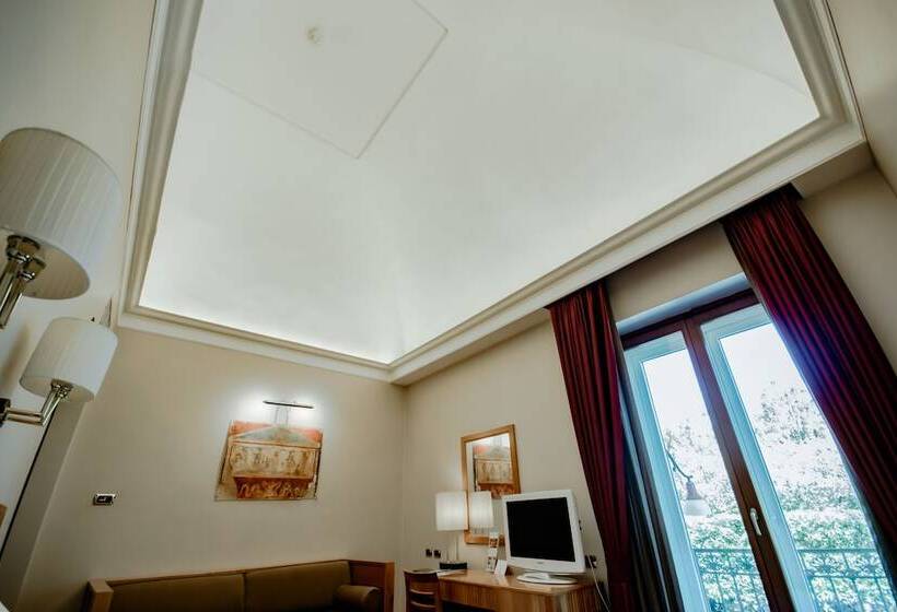 חדר סופריור, Forum