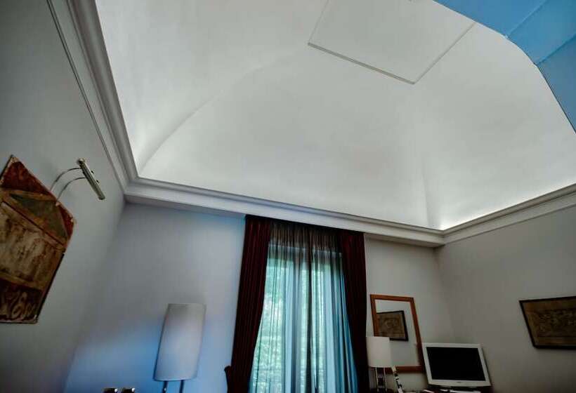 חדר סופריור, Forum