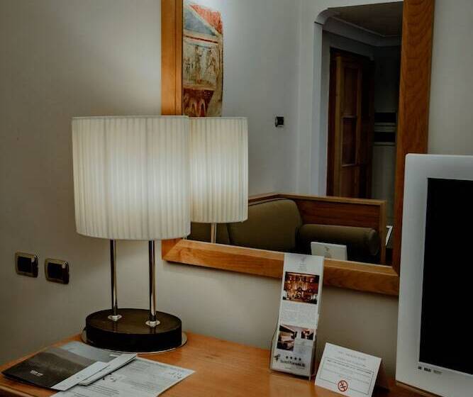 חדר סופריור, Forum