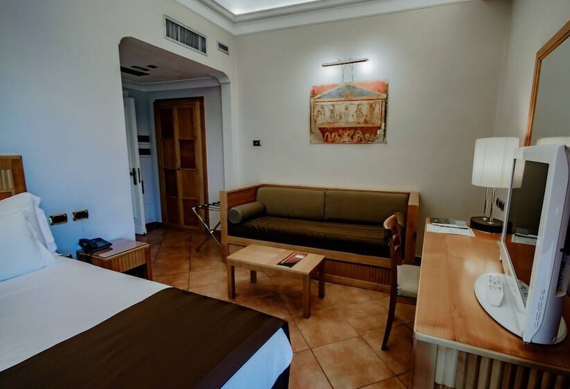 חדר סופריור, Forum