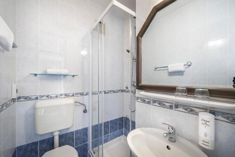 コンフォートルーム, Hôtel Saintlaurent, The Originals Relais