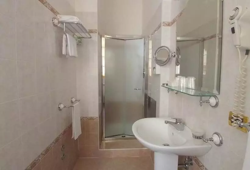 اتاق استاندارد چهار تخته, Il Canale
