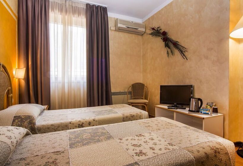 اتاق استاندارد چهار تخته, Le Pageot