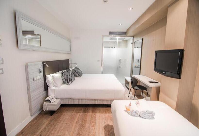 اتاق استاندارد سه نفره, Petit Palace Puerta Del Sol