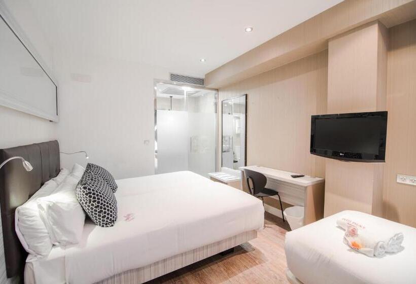 اتاق استاندارد سه نفره, Petit Palace Puerta Del Sol