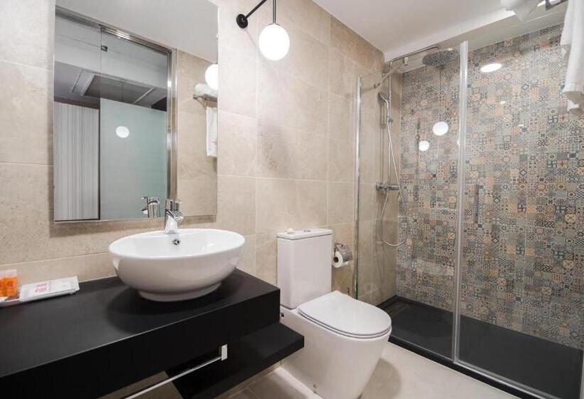 اتاق استاندارد چهار تخته, Petit Palace Puerta Del Sol