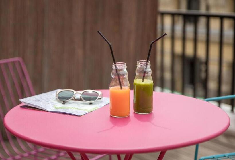 اتاق لوکس با تراس, Petit Palace Puerta Del Sol