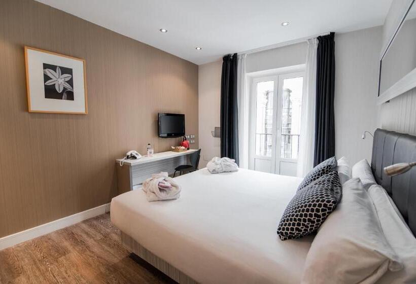 اتاق استاندارد با چشم‌انداز شهر, Petit Palace Puerta Del Sol