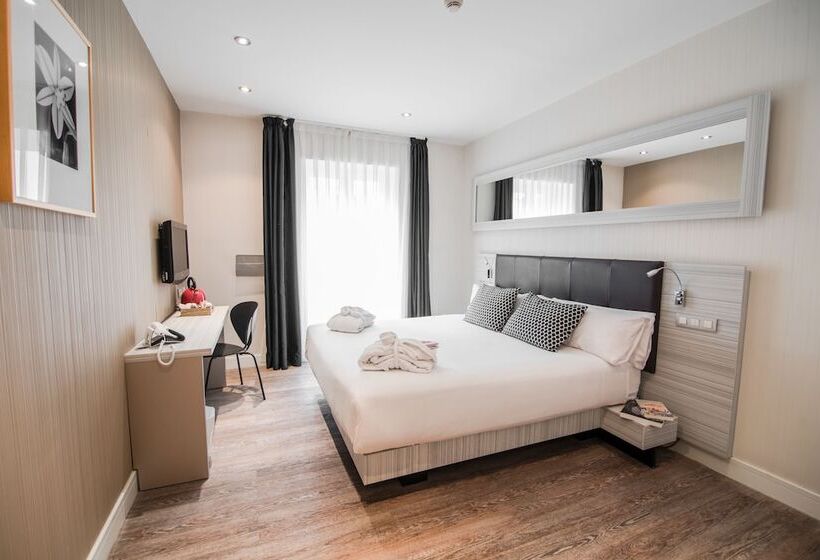 اتاق استاندارد با چشم‌انداز شهر, Petit Palace Puerta Del Sol