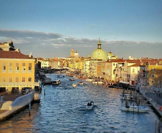اتاق لوکس با چشمانداز, Santa Chiara
