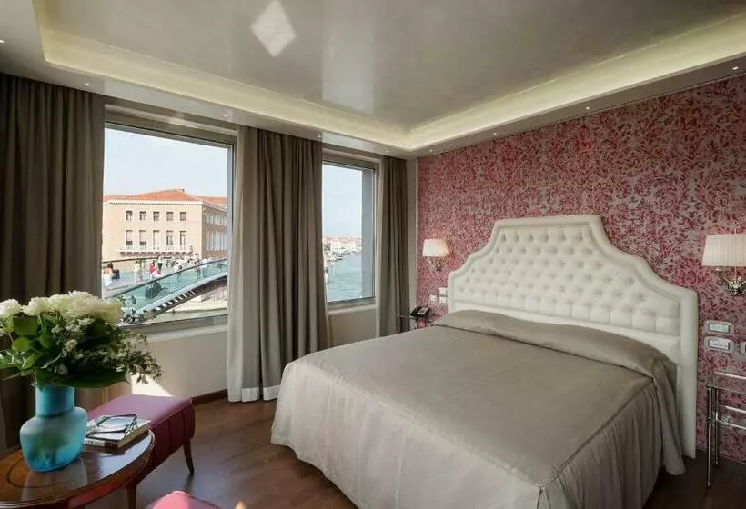 اتاق لوکس با چشمانداز, Santa Chiara
