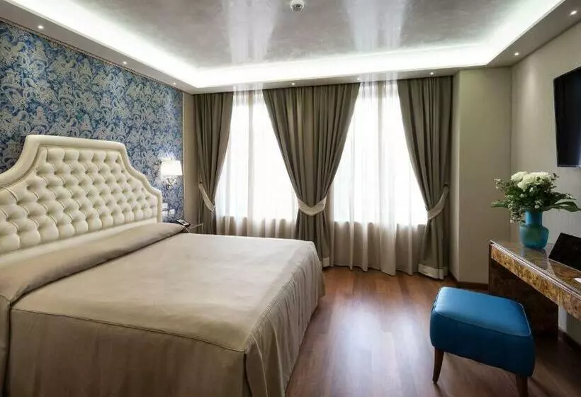 اتاق لوکس با چشمانداز شهر, Santa Chiara