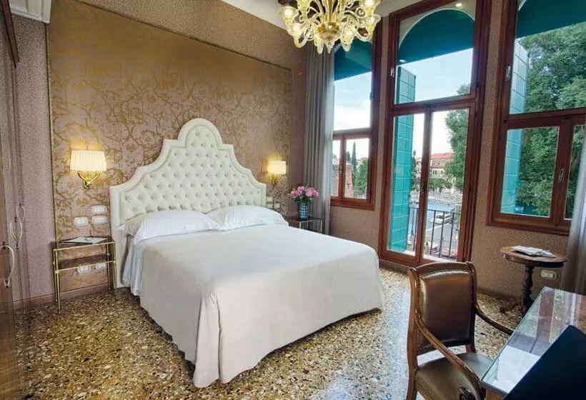 اتاق لوکس با چشمانداز, Santa Chiara