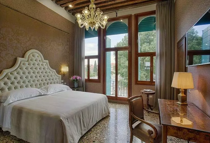 اتاق لوکس سه تخته با چشمانداز, Santa Chiara