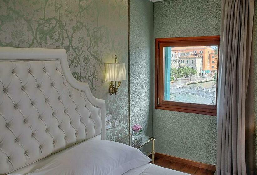 Habitación Triple Deluxe con Vistas, Santa Chiara