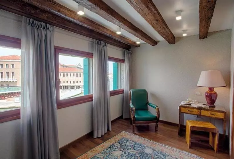 سوئیت با چشمانداز, Santa Chiara