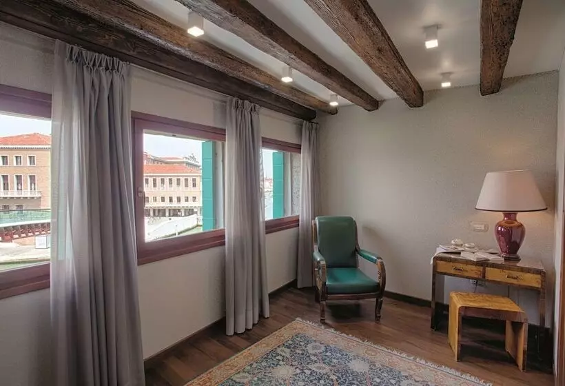 سوئیت با چشمانداز, Santa Chiara
