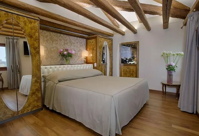 سوئیت با چشمانداز, Santa Chiara