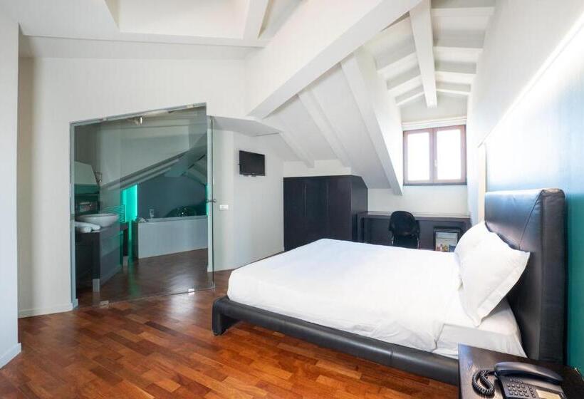 חדר פנטהאוז, Sirio