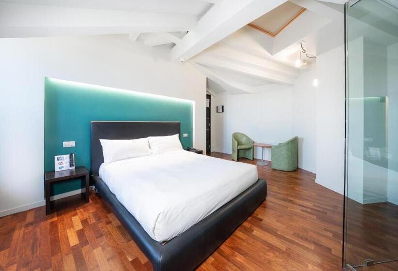 חדר פנטהאוז, Sirio