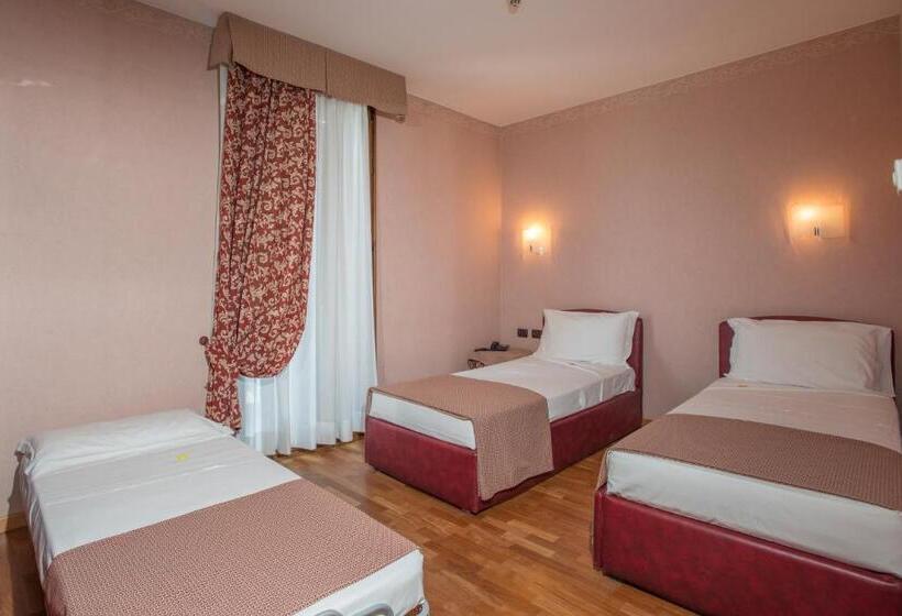 חדר סטנדרט לשלושה, Sirio