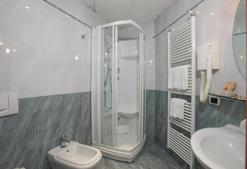 חדר משפחתי, Sirio