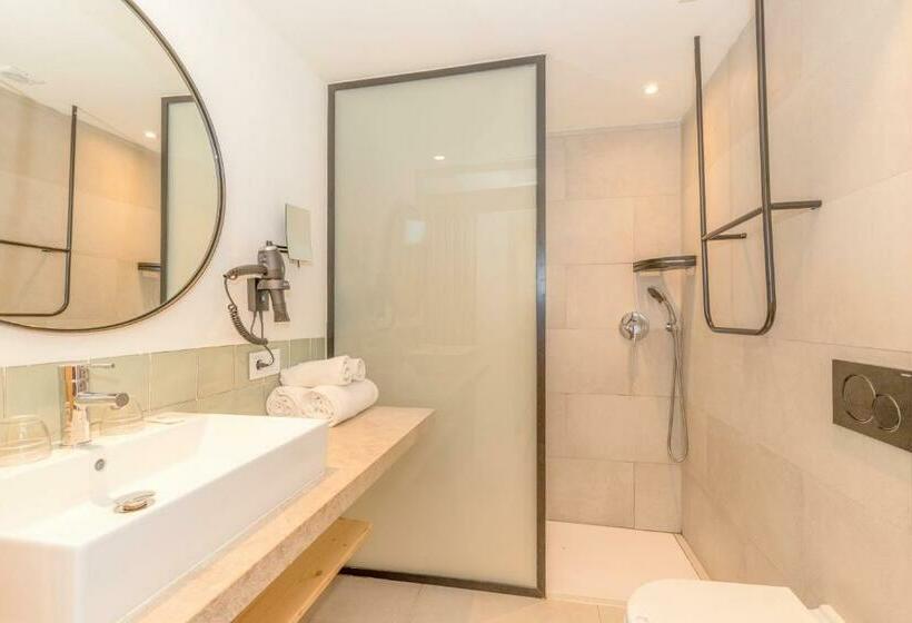 ２ベッドルームアパートメント, Marsenses Paradise Club