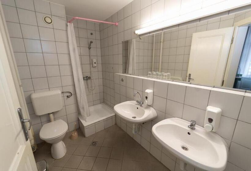 חדר סטנדרט לארבעה, MP Hostel Budapest