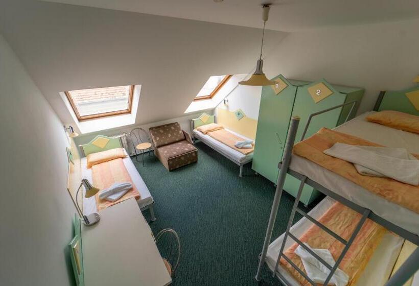 חדר סטנדרט לארבעה, MP Hostel Budapest