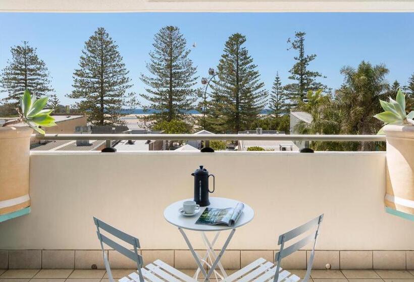 סטודיו דלוקס, Nesuto The Entrance