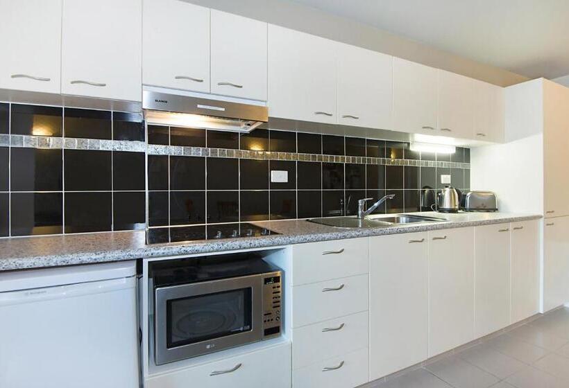 סטודיו דלוקס, Nesuto The Entrance