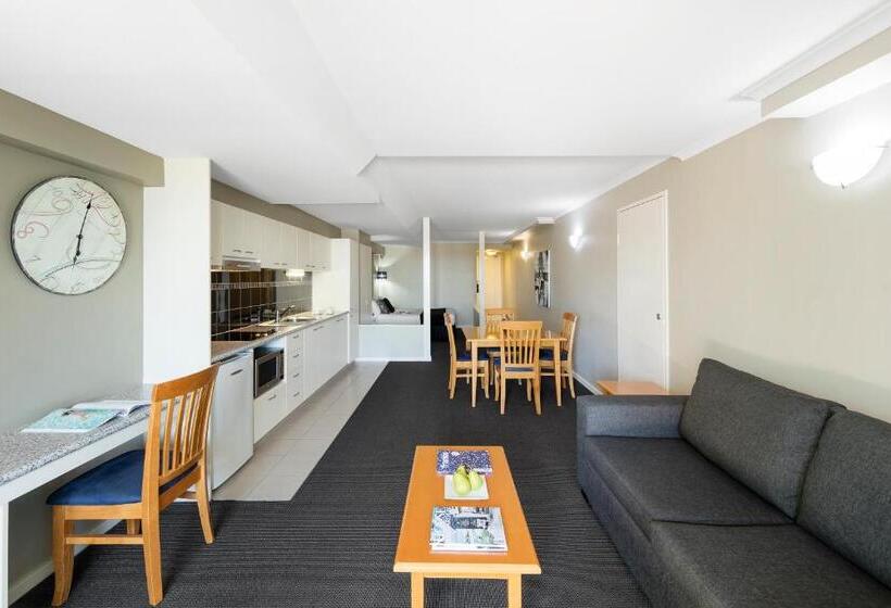 סטודיו דלוקס, Nesuto The Entrance