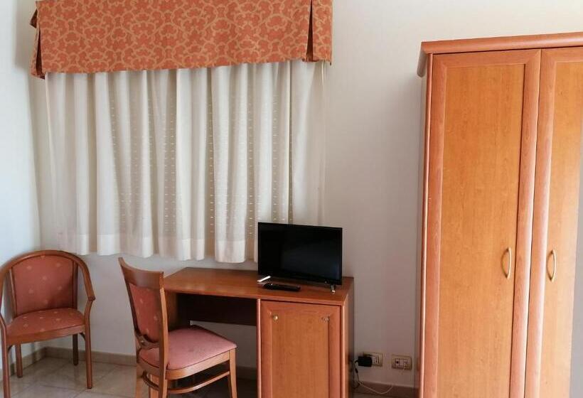 חדר יחיד נוף לגינה, Giardino