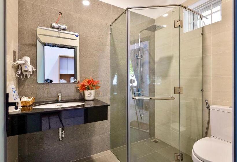 اتاق استاندارد سه نفره, La Vita