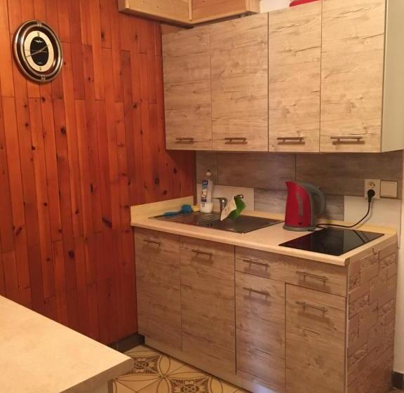 شقة غرفتين, Ubytovani Haasova