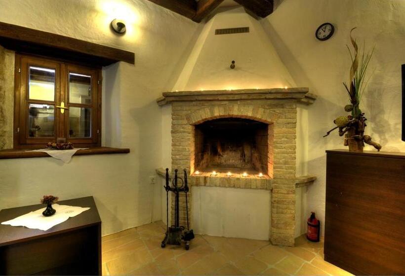 בית, 2 חדרי שינה, Traditional Stone House Kotli