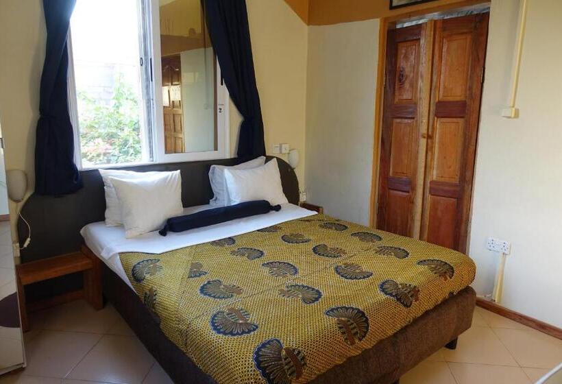 اتاق لوکس با بالکن, Cheers Guesthouse