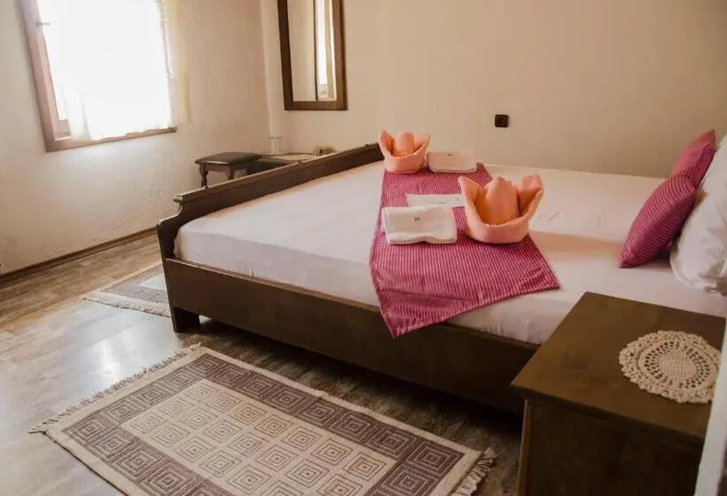 スタンダードルーム, Family Hotel Dinchova Kushta