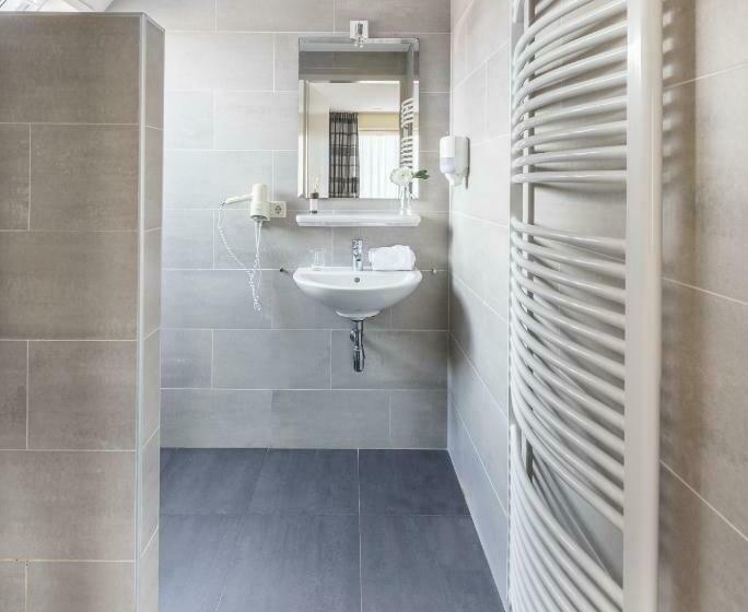 コンフォートルーム, Bij Boone