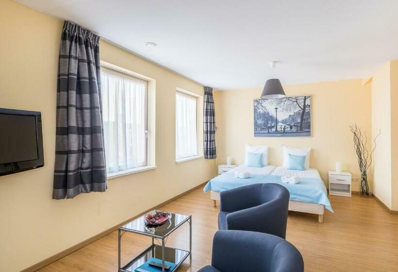 コンフォートルーム, Bij Boone