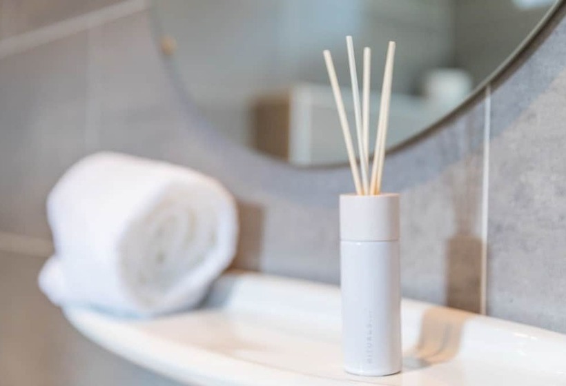 コンフォートルーム, Bij Boone