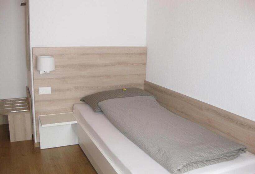 חדר סטנדרד יחיד חדר אמבטיה משותף, Hubertus