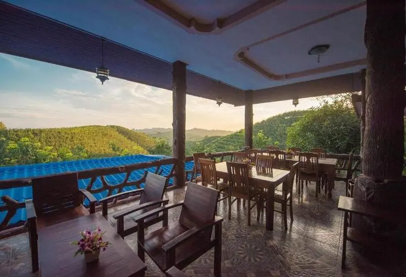 اتاق خانوادگی با چشم‌انداز کوه, Mountain View House