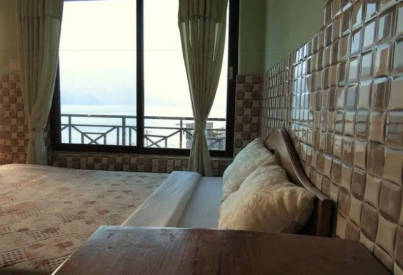اتاق لوکس با چشم‌انداز دریاچه, Lake Vision Guesthouse