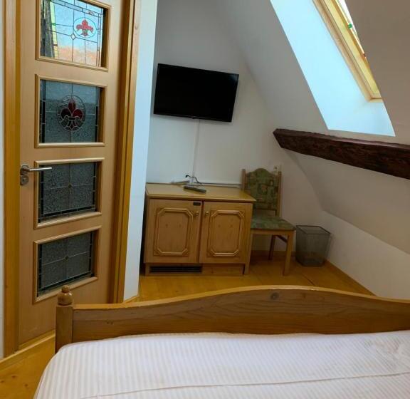 标准间, Armenopolis Adults Only