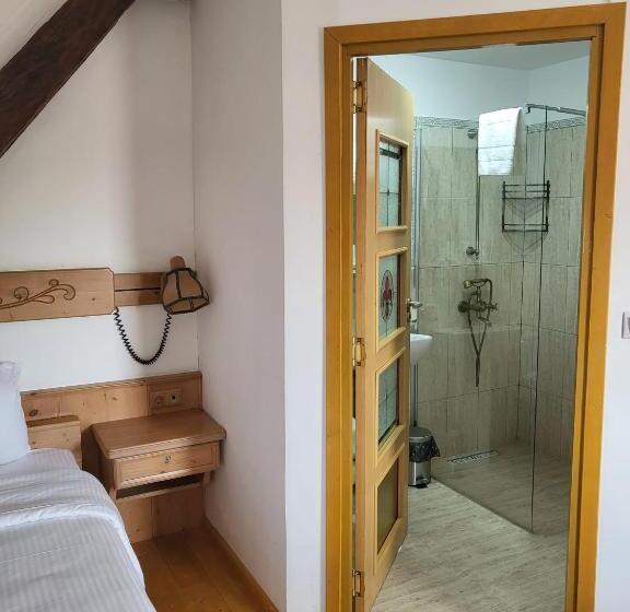 标准间, Armenopolis Adults Only